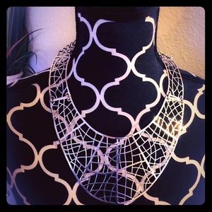 BCBG NECKLACE